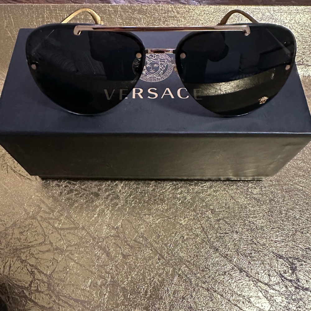 Versace Gold Aviator Sunglasses with Rimless Design - Picture 2 of 8